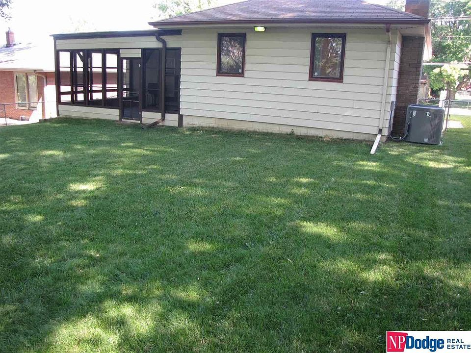 2nd image of 4523 Grover St