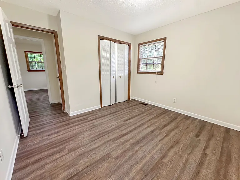 3633 Oakland Ln — Photo 6