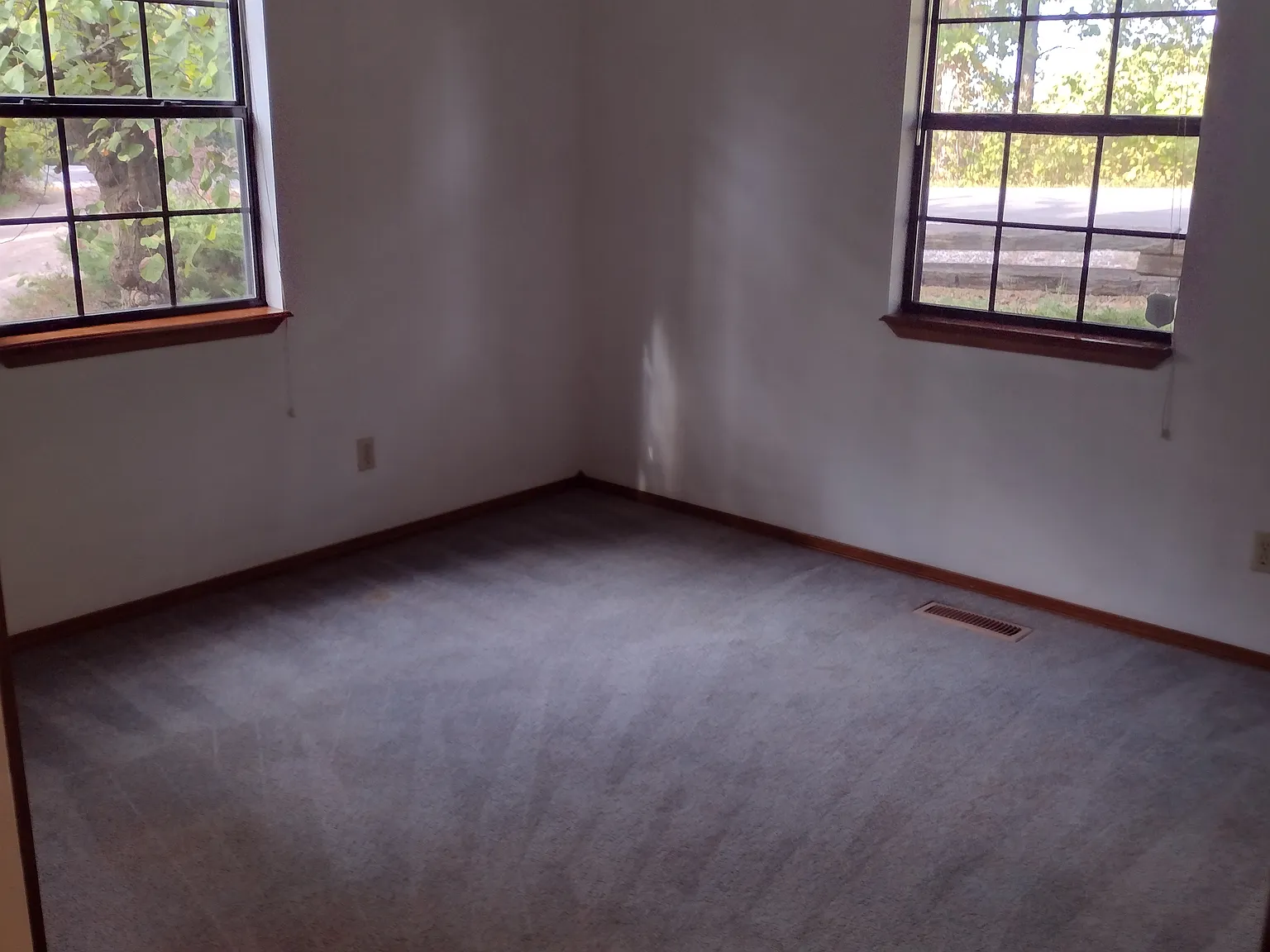3 bed, 1600 sqft, $1,900 — Photo 2
