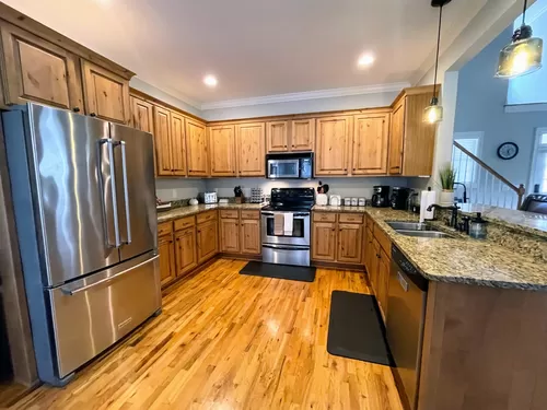 Fully equipped kitchen - 109 Oakton N