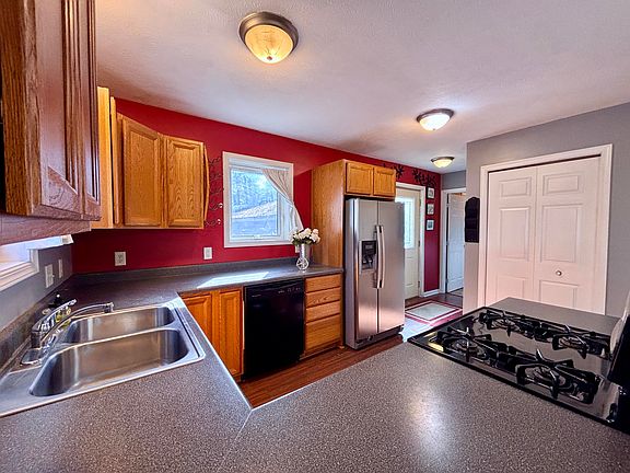 5th image of 12513 McMurty Dr NE