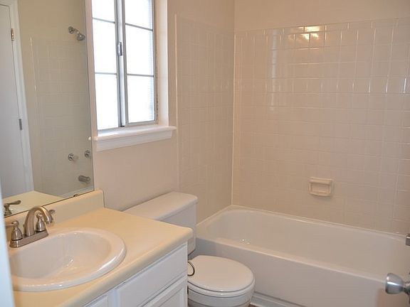 Full bathroom - Upstairs