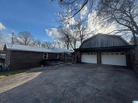 3rd image of 124 Sunset Dr