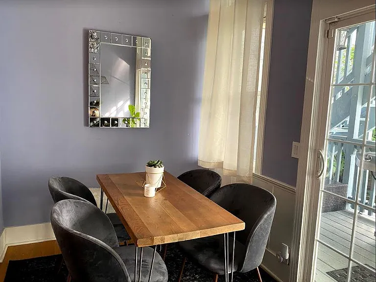 Dining room.