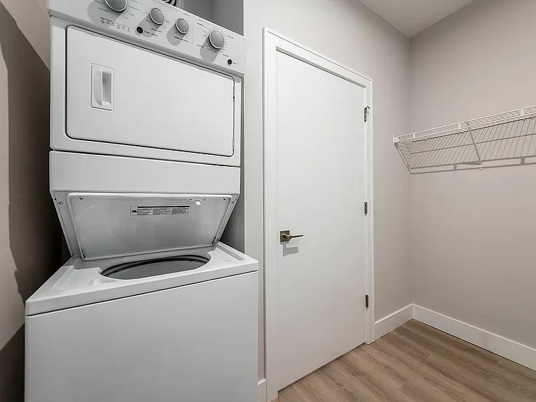 032_9ea_L 1895 Mapleway Dr085