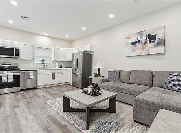 4th image of 3808 Tulane Dr