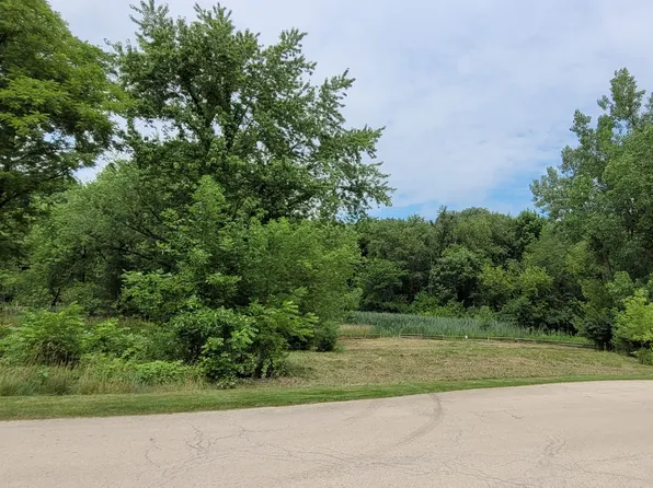 5N614 Hidden Springs Dr, Saint Charles, IL 60175