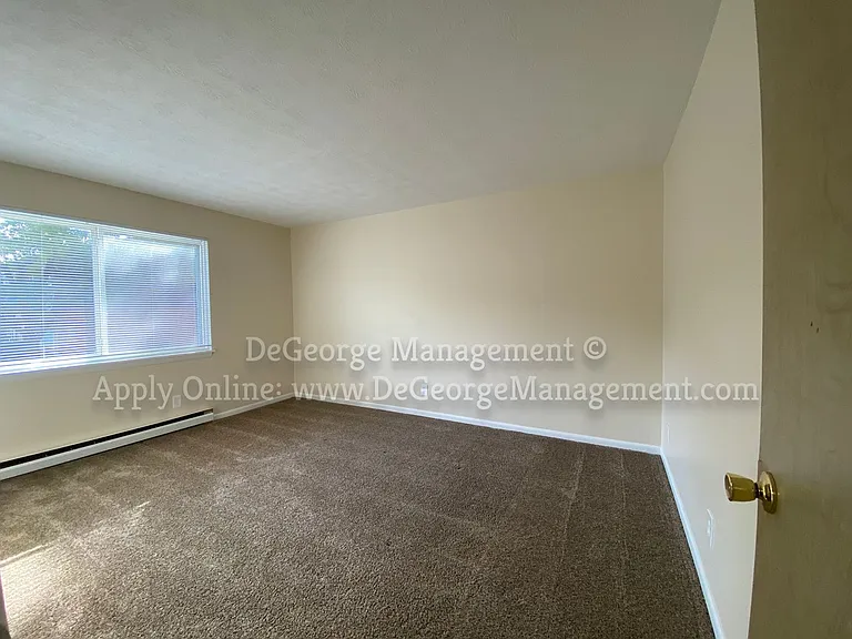 Woodside Court Apartments — Photo 35
