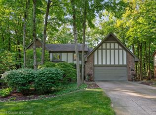 43507 Scenic Ln, Northville, MI 48167