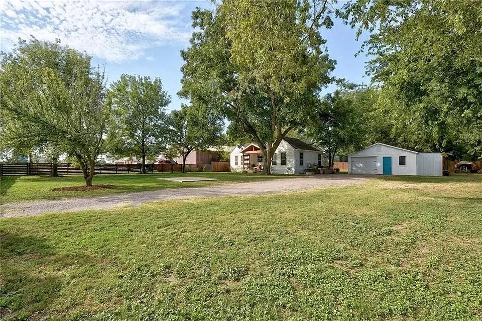 2 bed, 1.5 bath, $2,150 — Photo 4