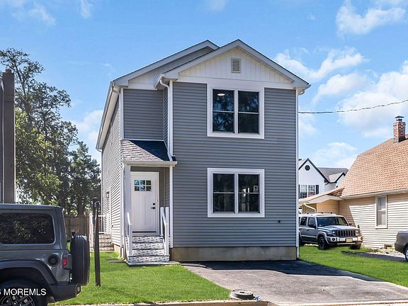 3rd image of 430 Aumack Avenue