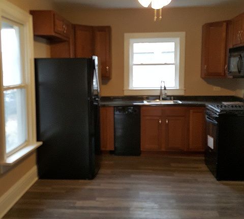 4th image of 10805 Woodstock St