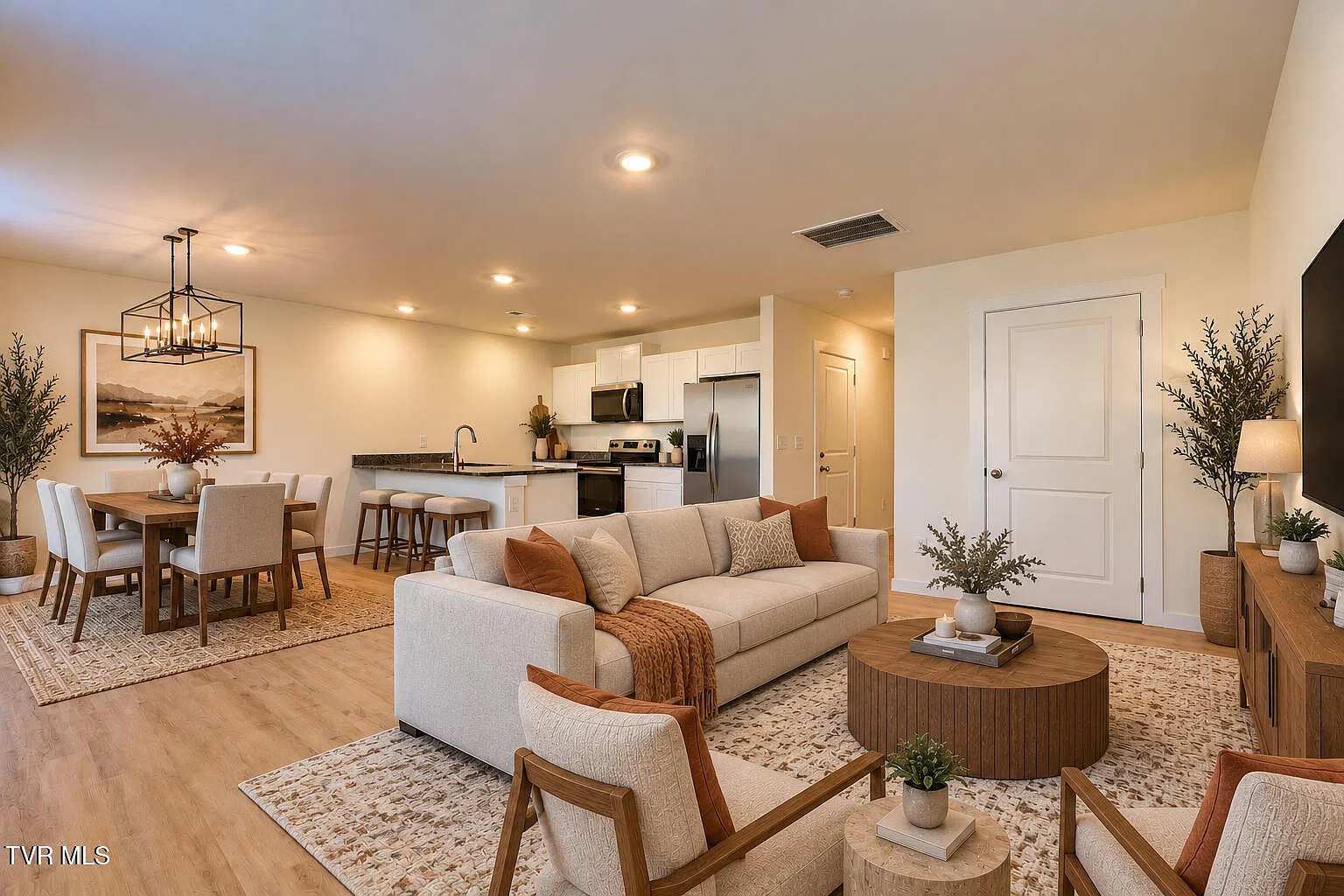 3 bed, 2.5 bath, 1381 sqft, $1,830 — Photo 2