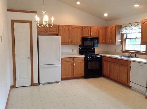 4th image of 55 Rosewood Ln