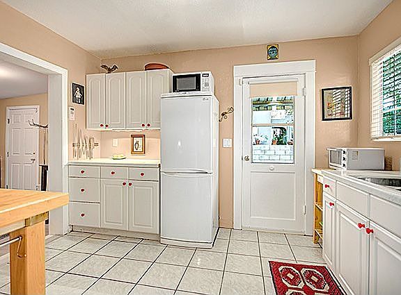 5th image of 235 Bridewell St
