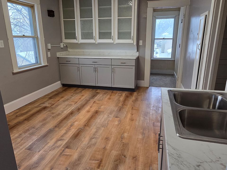 1st image of 2220 Whitney Ave #2
