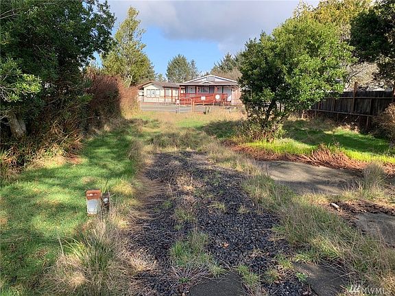 3rd image of 127 Galleon Loop NE