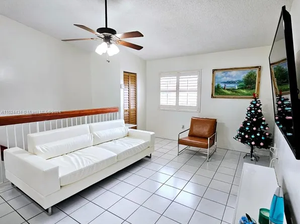 10101 W Okeechobee Rd APT 22202, Hialeah Gardens, FL 33016