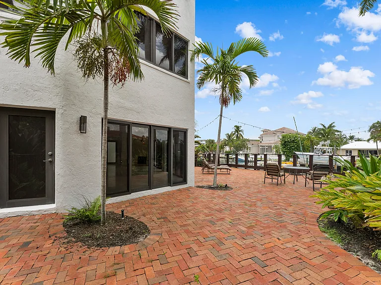 1121 Bel Air Dr #4 — Photo 36