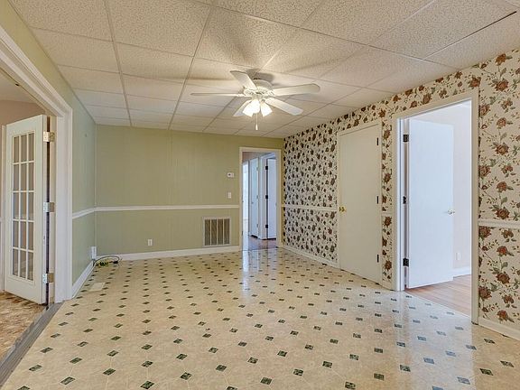 5th image of 213 Riverwood Dr