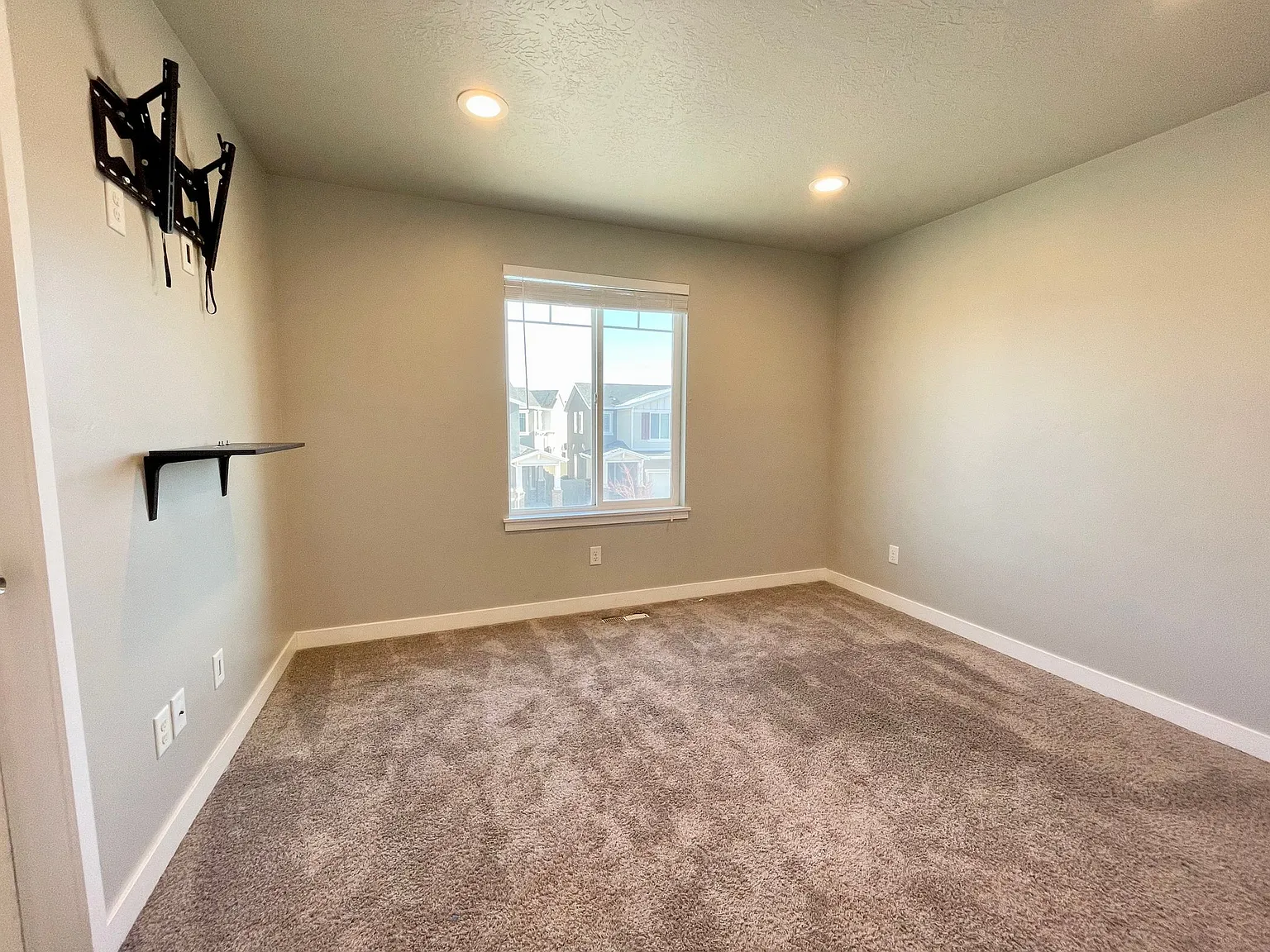 4 bedroom 3 bath house in Herriman — Photo 3