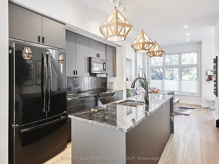 144 Florence St — Photo 10