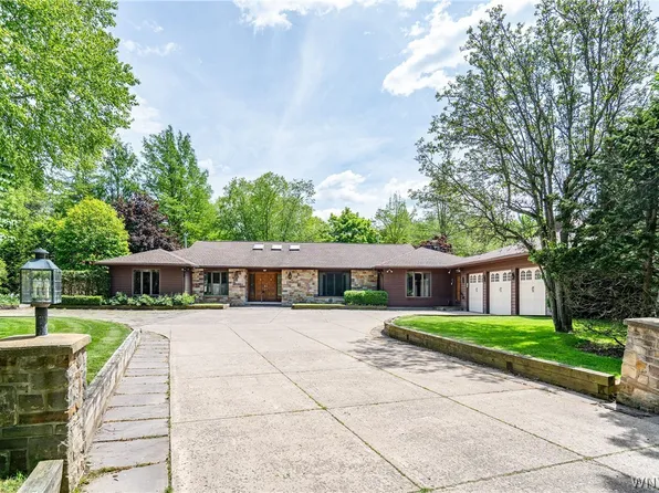 45 Red Wing Ct, East Amherst, NY 14051