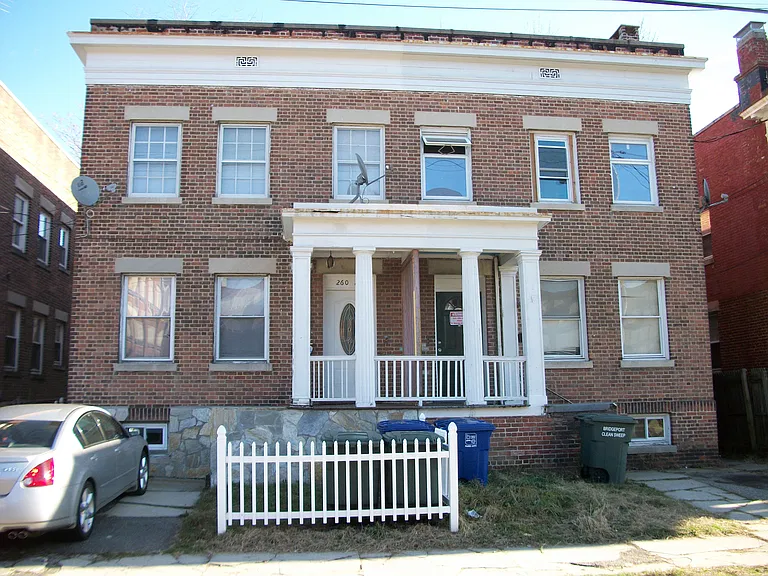 262 Bond St — Photo 20