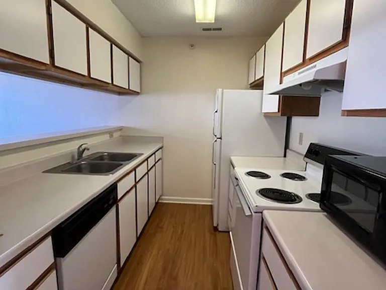 Ashley Square Apartments — Photo 45