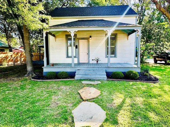 419 S Main St, La Grange, TX 78945