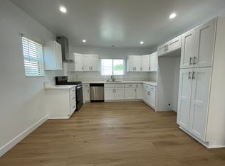 1135 Scofield Dr, Glendale, CA 91205