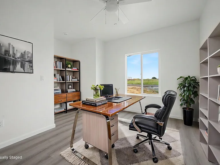 2426 Village Dr — Photo 36