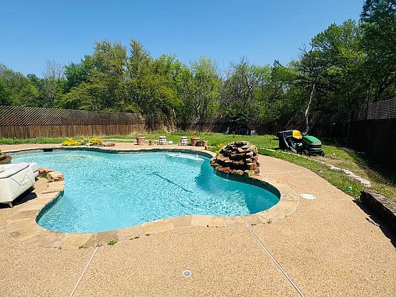 2nd image of 1114 Wildflower Ln