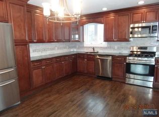 581 Art Ln, Ridgefield, NJ 07657