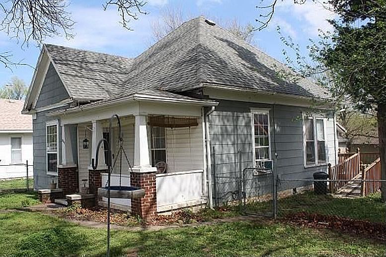 2nd image of 2048 N Rogers Ave
