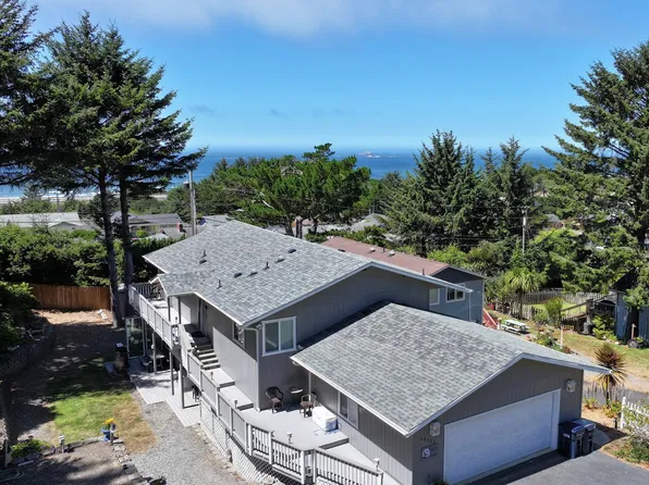 30320 Hillside Ter, Gold Beach, OR 97444