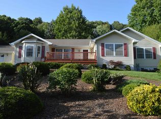 140 Dazzling Brook Ln, Waynesville, NC 28786