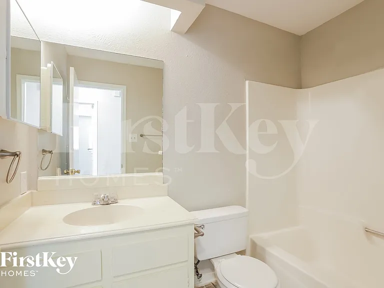 13361 Lake Breeze Ln — Photo 9