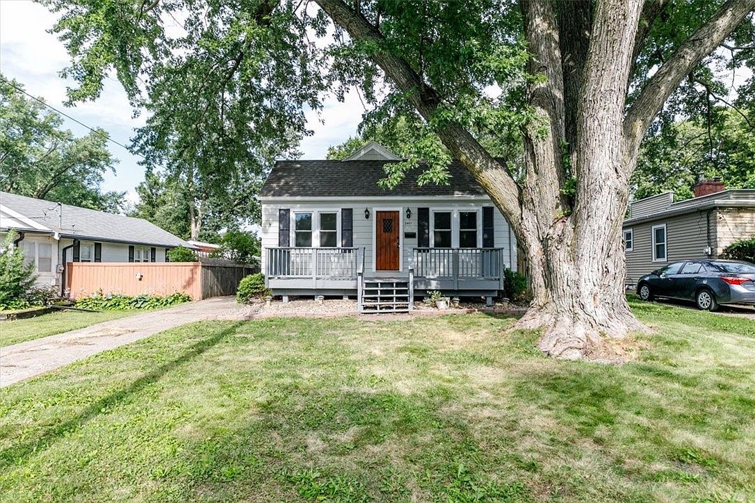 2401 45th St, Des Moines, IA 50310 Zillow