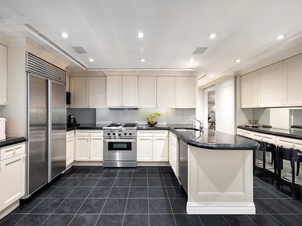 27 East 65th Street image 4 of 13