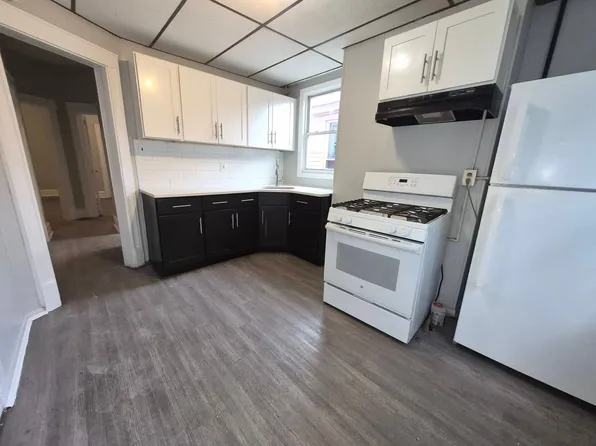 236 Danforth Avenue image 1 of 6