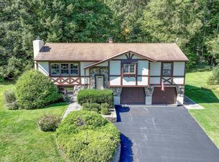 2 Myers Ln, Hyde Park, NY 12538