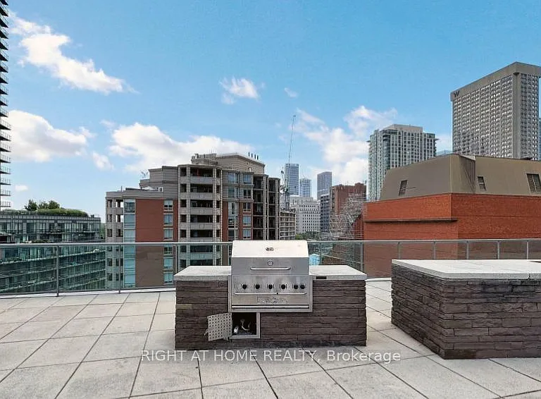 21 Scollard St #412 — Photo 14