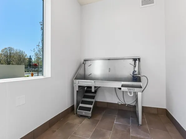 Jen's Pointe Apartment