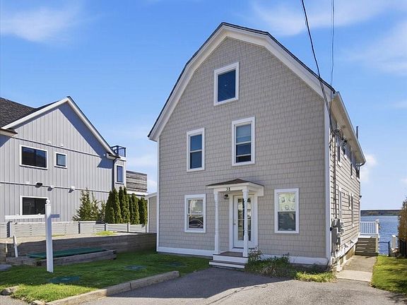 2nd image of 38 Aquidneck Ave