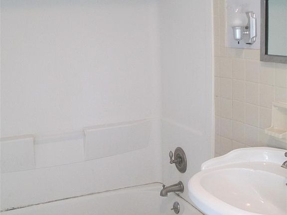 4th image of 79 Hancock St