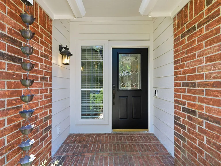 18 Mulberry Glen Pl — Photo 4