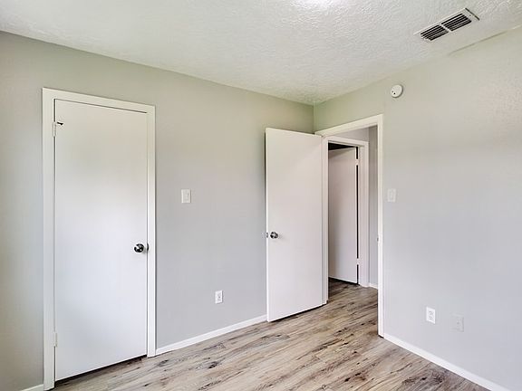 5th image of 15327 N Silver Green Dr