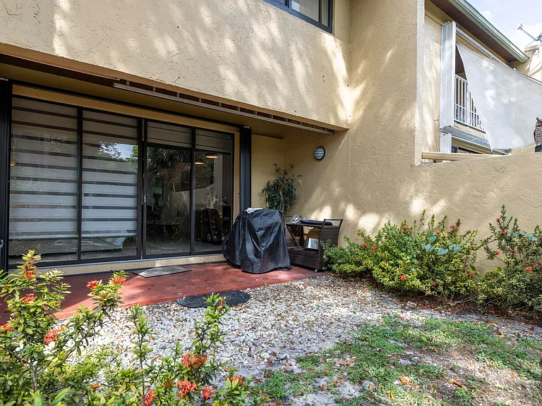 720 E Coco Plum Cir #5 — Photo 32