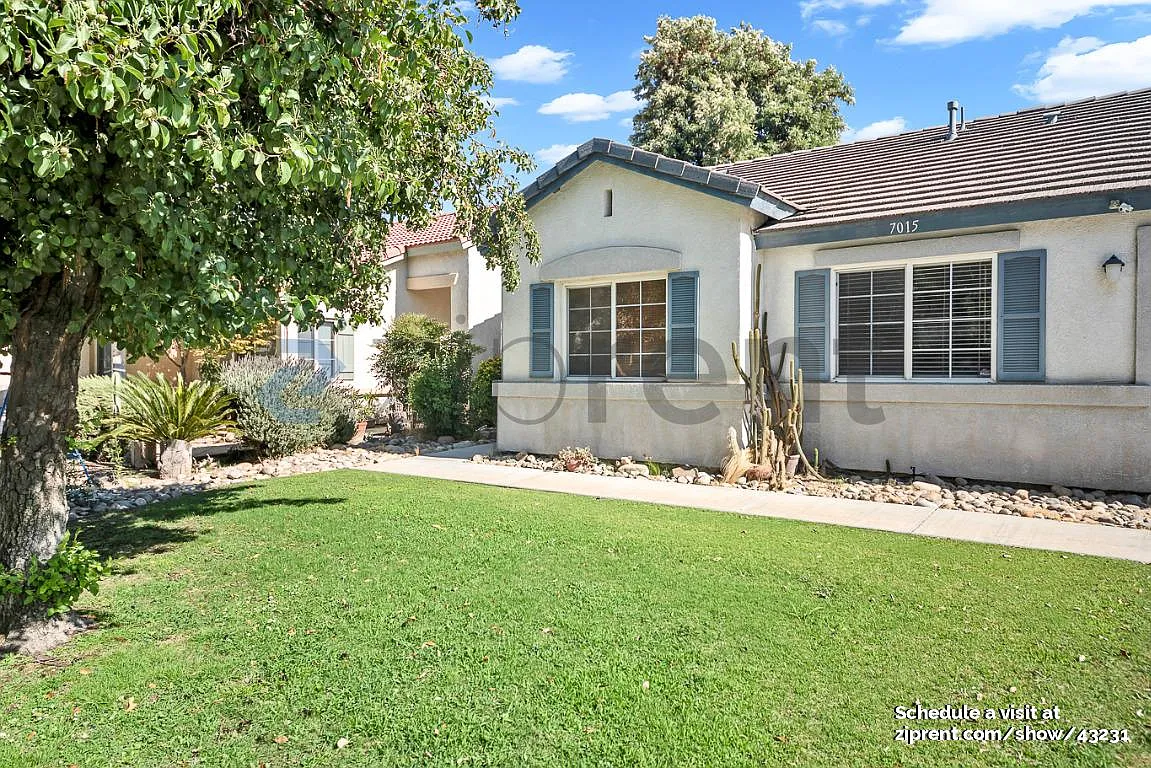 3 bed, 1264 sqft, $2,205 — Photo 3